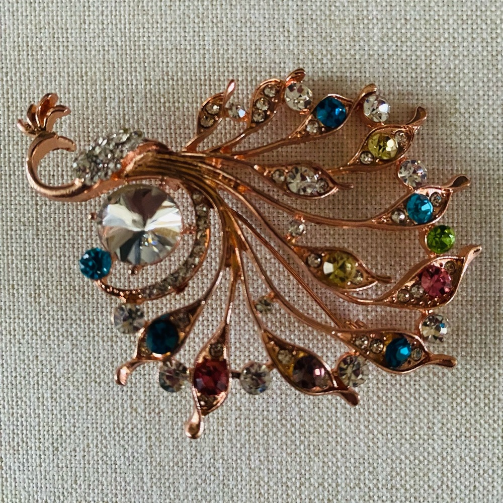 Nice brooch .
Not gold.
0081 - Picture 2 of 4